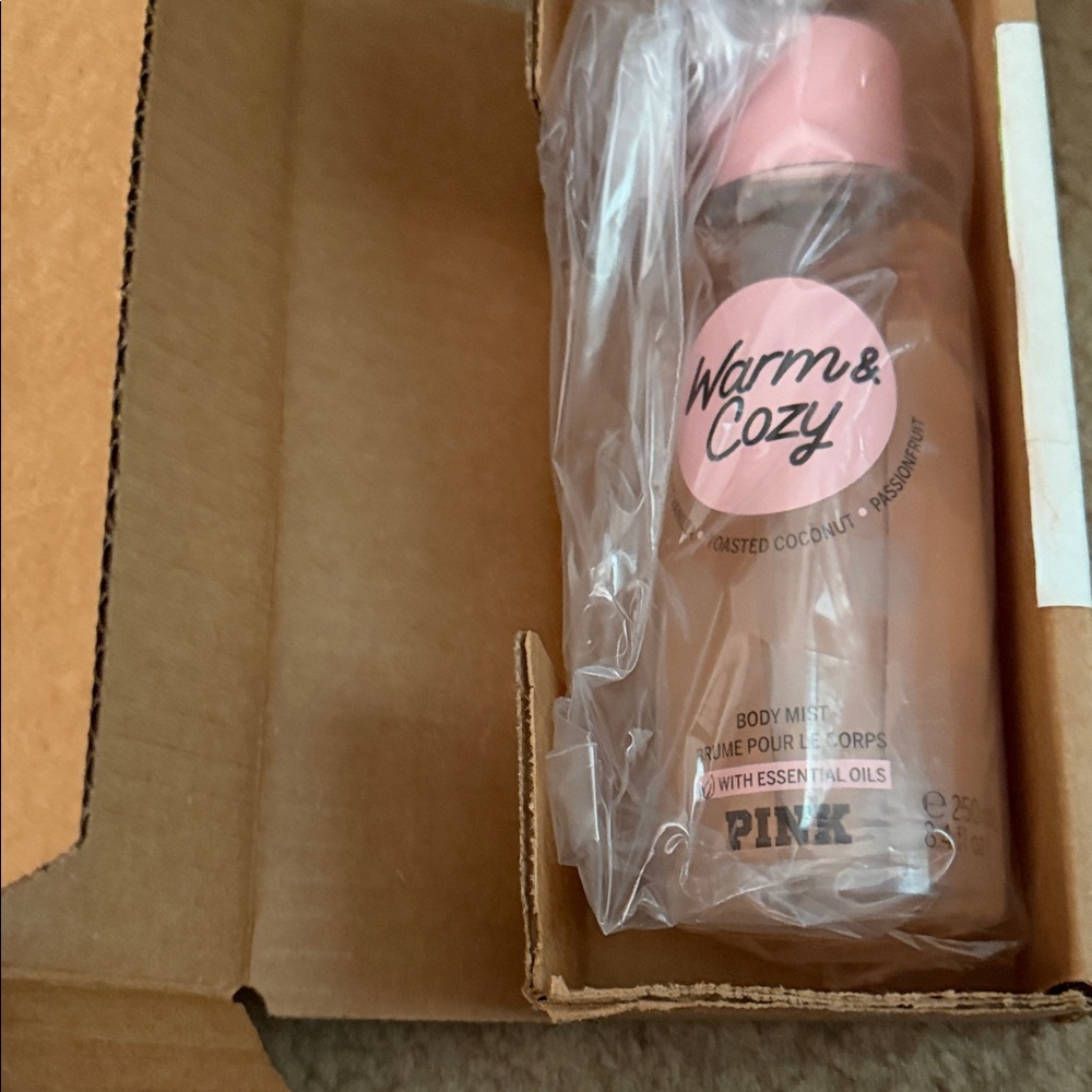 PINK Victoria's Secret Warm & Cozy Body M ist - Pink